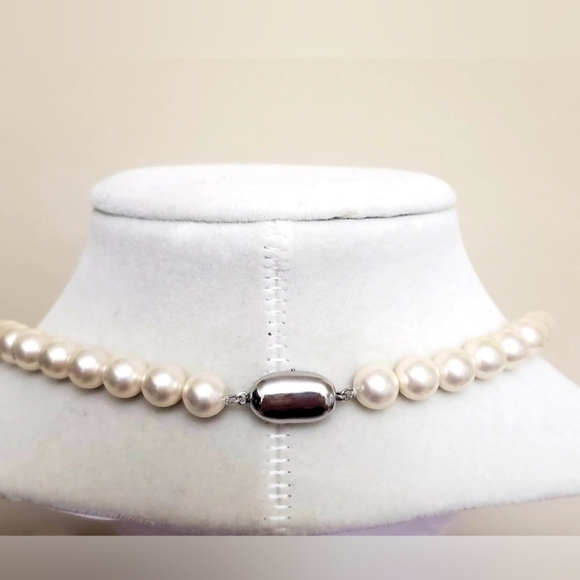 FAUX PEARL NECKLACE IN WHITE & SILVER GRAY - Picture 3 of 10